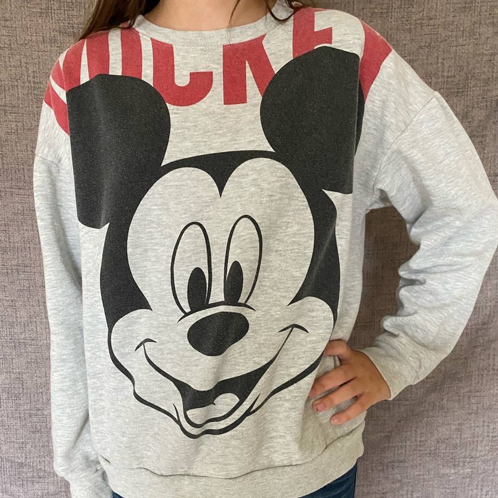 Women’s medium Disney Mickey Mouse sweatshirt